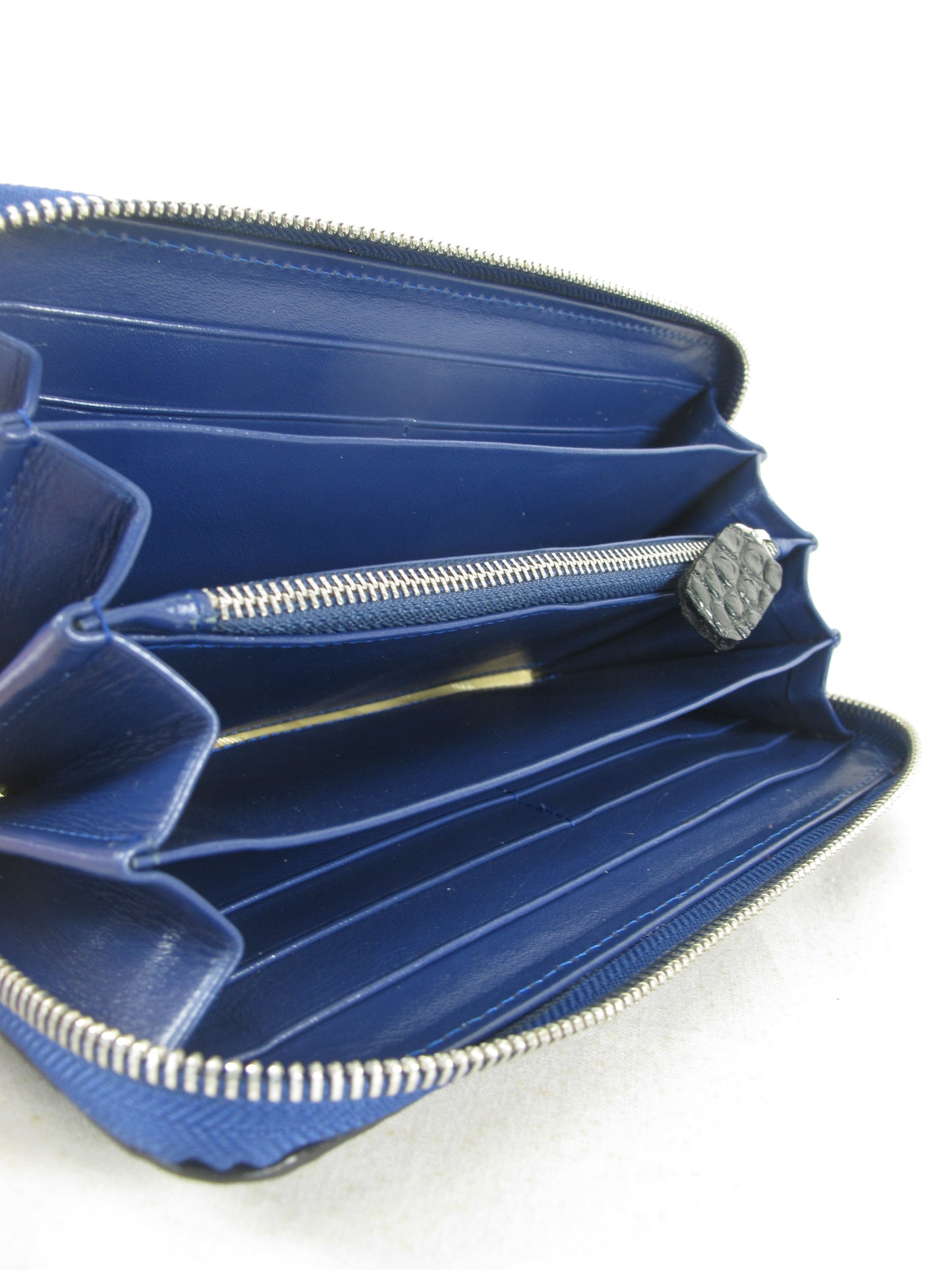 Genuine Crocodile Backbone Skin Leather Zip Around Clutch Wallet Purse with Blue Zipper