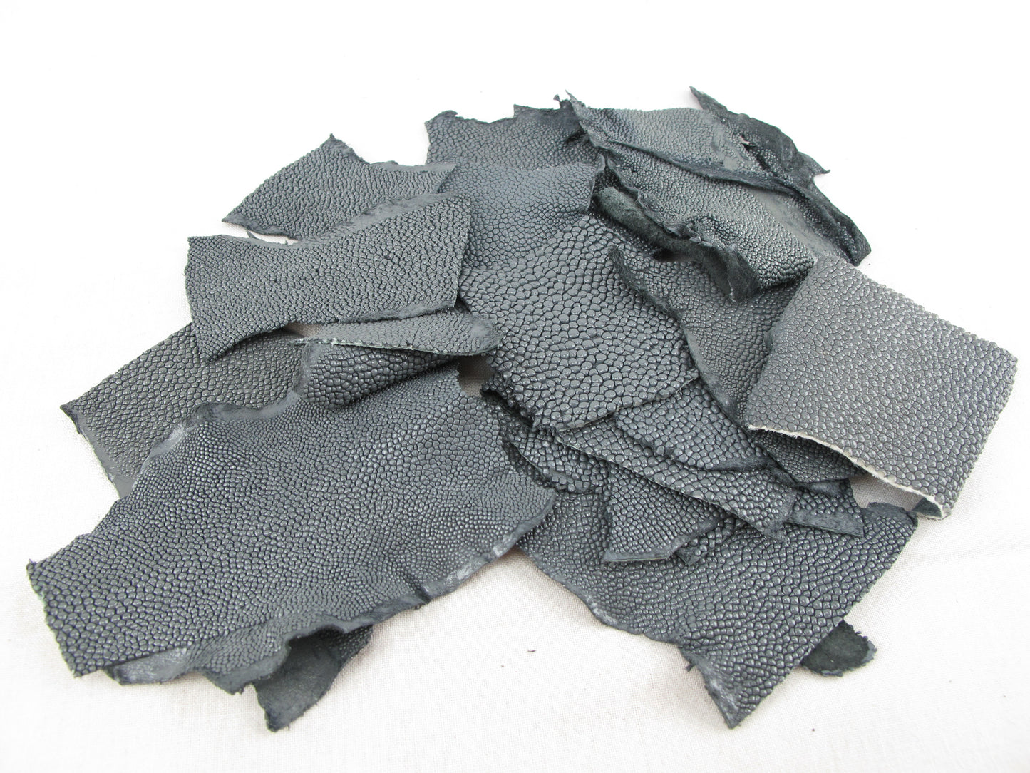 Genuine Stingray Skin Leather Scraps Hide Pelt 100 grams